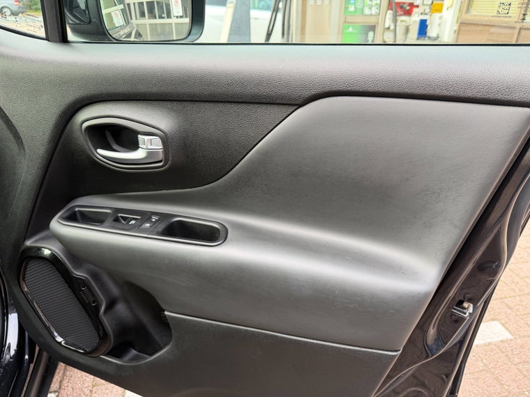 Vehicle Image 28