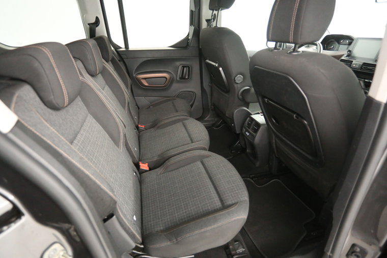 Vehicle Image 30