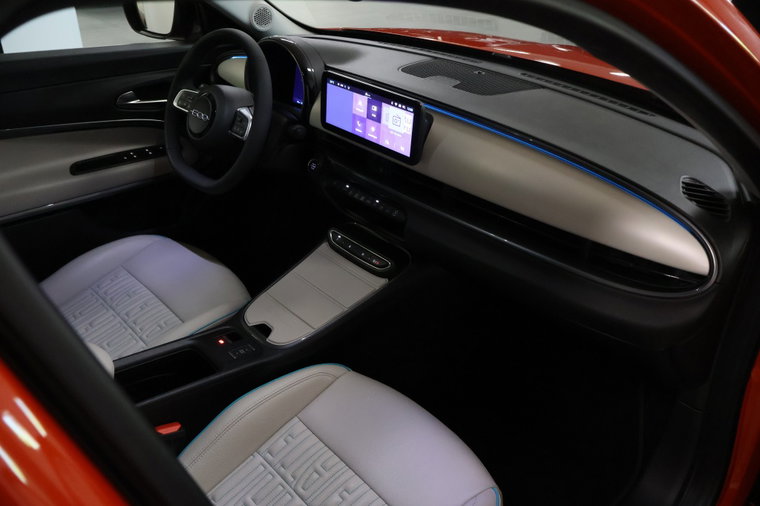 Vehicle Image 8