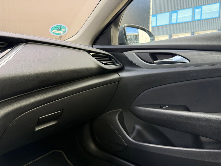 Vehicle Image 38