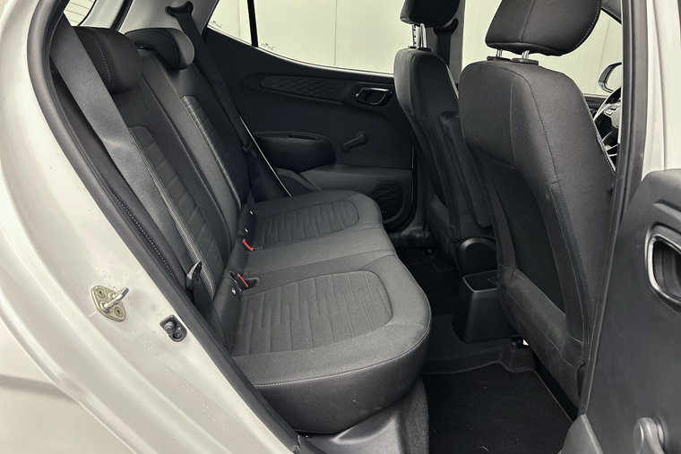 Vehicle Image 25