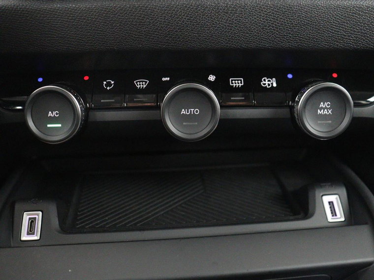 Vehicle Image 29