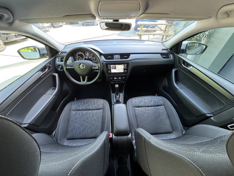 Vehicle Image 32