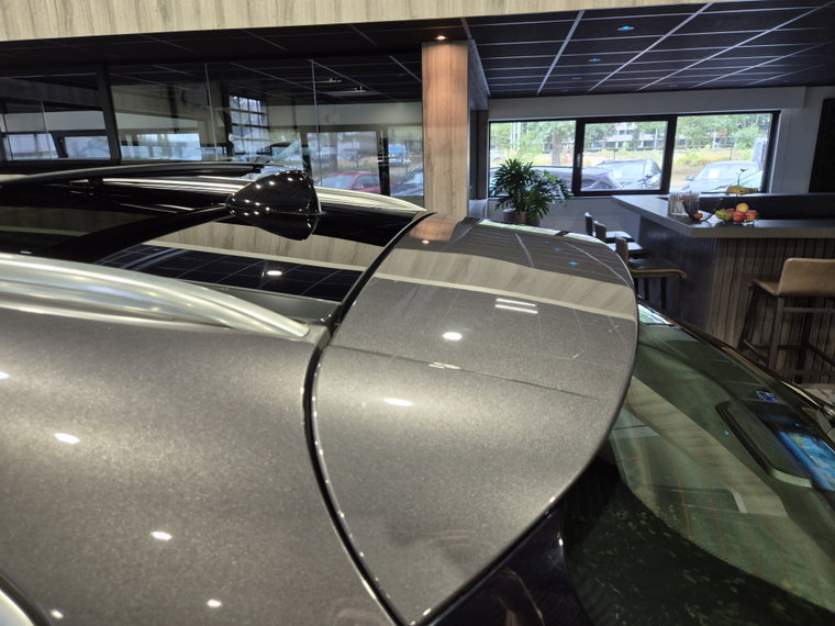 Vehicle Image 32