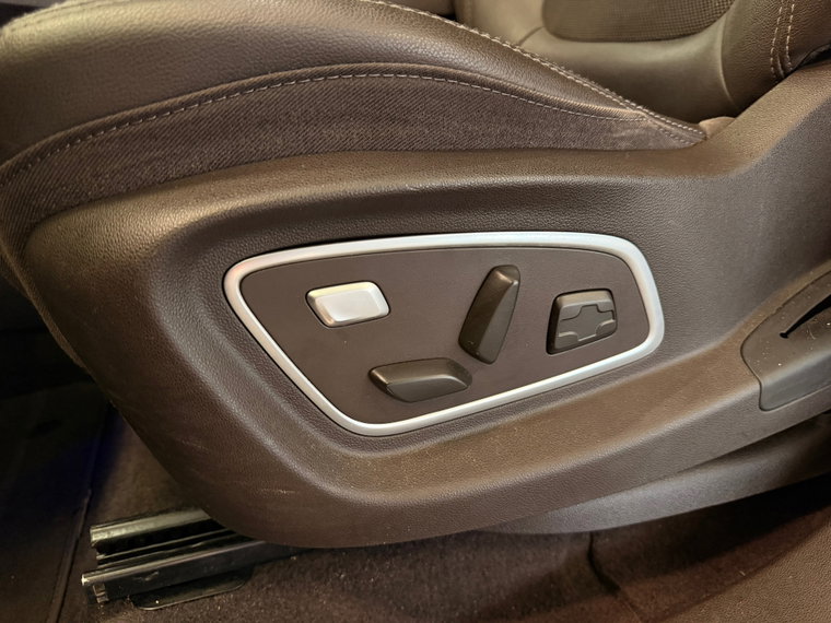 Vehicle Image 26