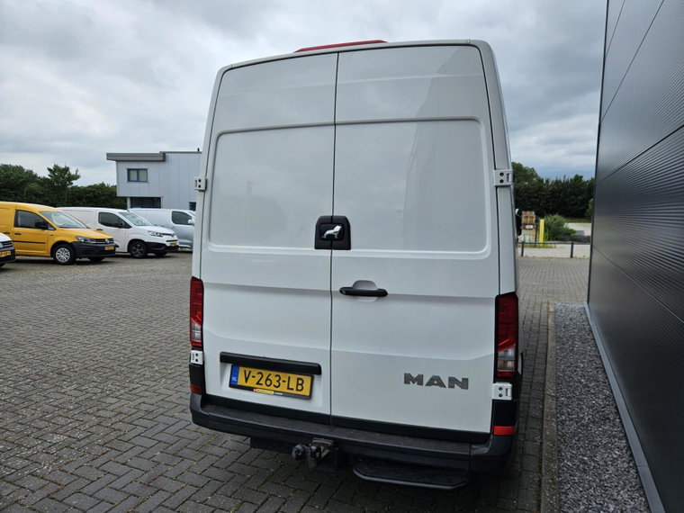 Vehicle Image 25