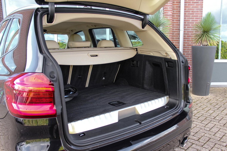 Vehicle Image 33