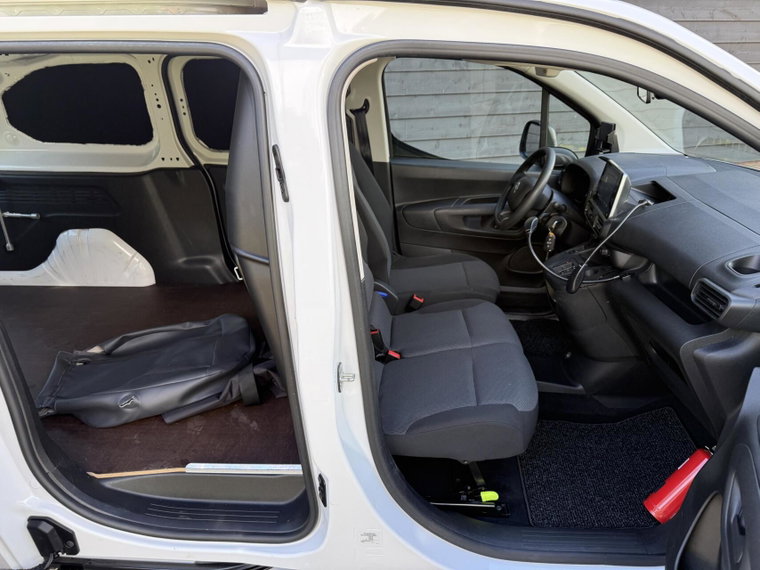 Vehicle Image 14