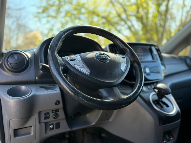 Vehicle Image 23