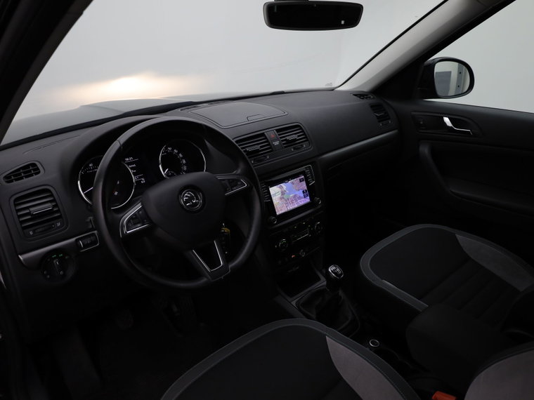 Vehicle Image 6