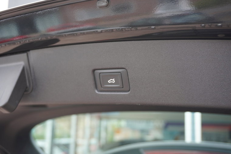 Vehicle Image 36