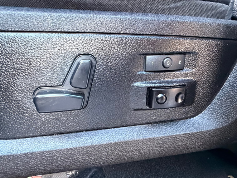 Vehicle Image 28