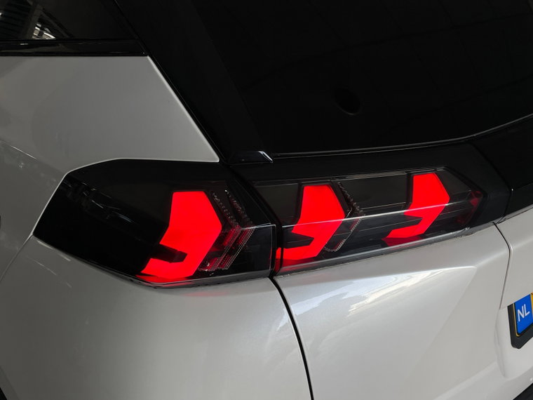 Vehicle Image 24