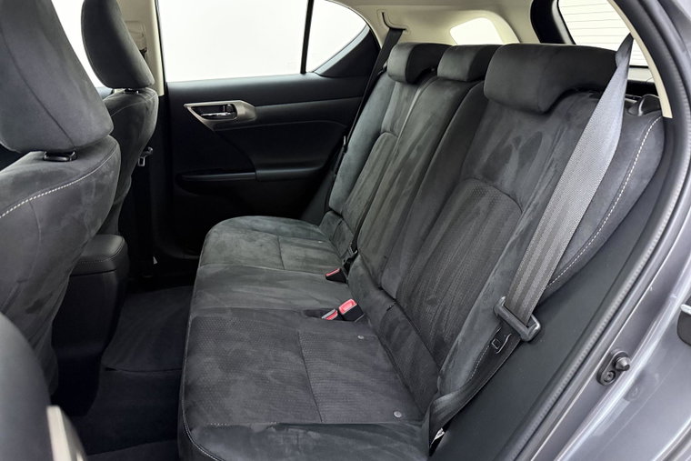 Vehicle Image 16