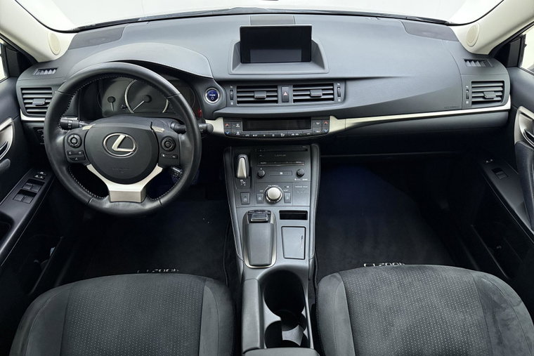 Vehicle Image 25