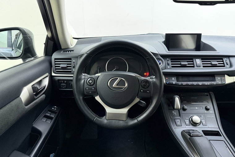 Vehicle Image 38