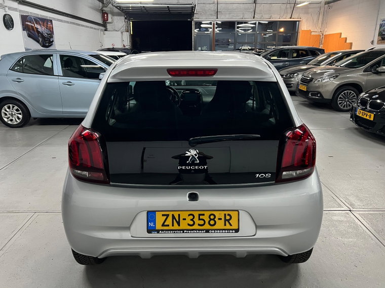 Vehicle Image 6
