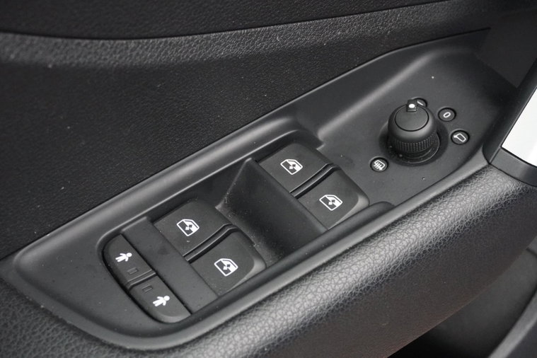 Vehicle Image 26