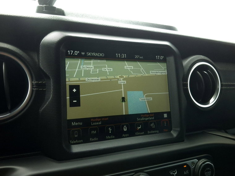 Vehicle Image 25