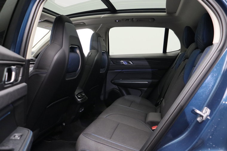 Vehicle Image 16
