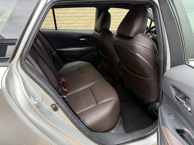 Vehicle Image 16