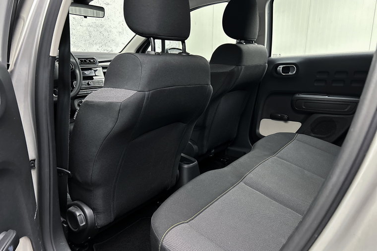 Vehicle Image 13