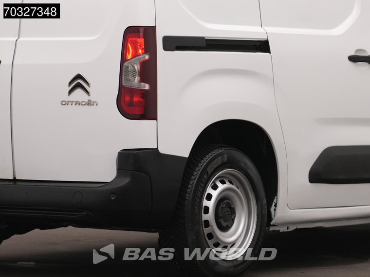 Vehicle Image 32