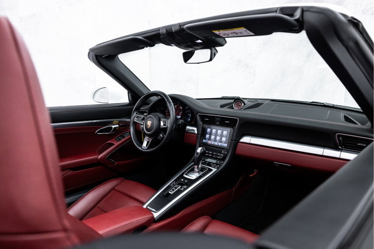 Vehicle Image 25