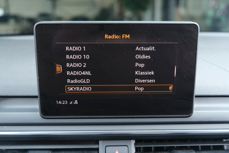 Vehicle Image 25