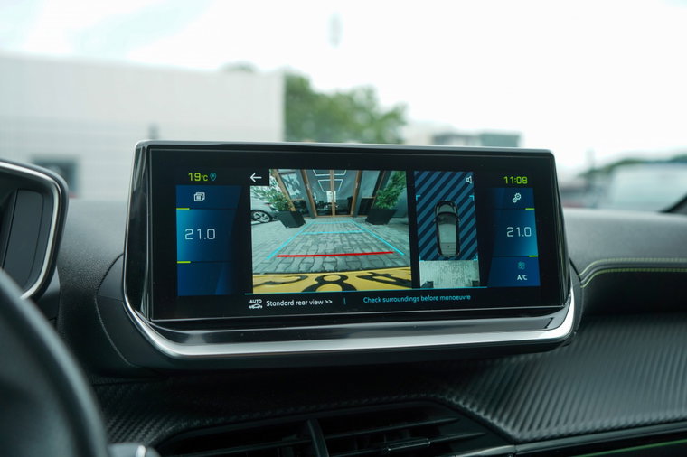Vehicle Image 32