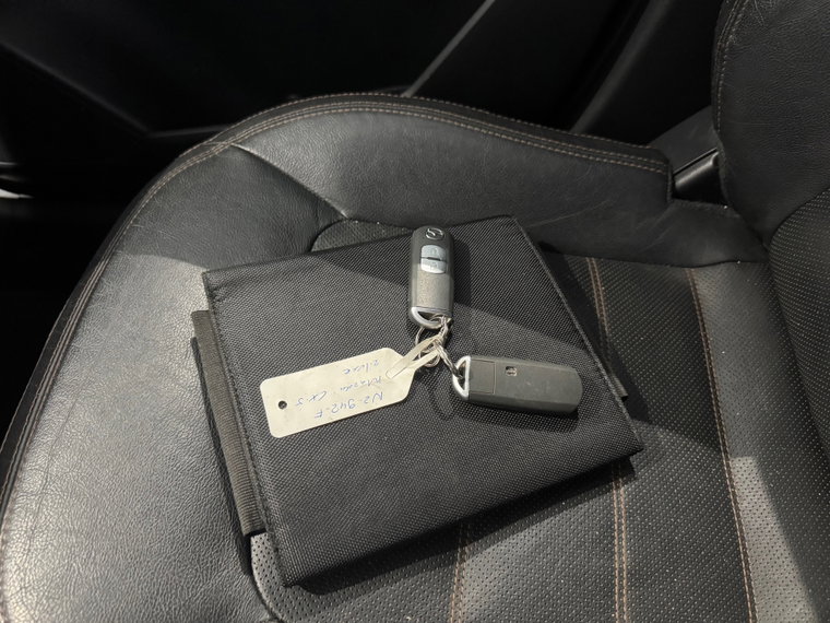 Vehicle Image 25