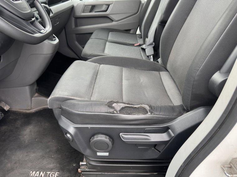 Vehicle Image 33