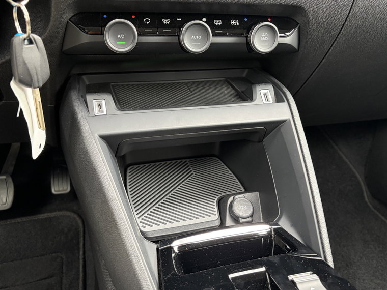 Vehicle Image 33