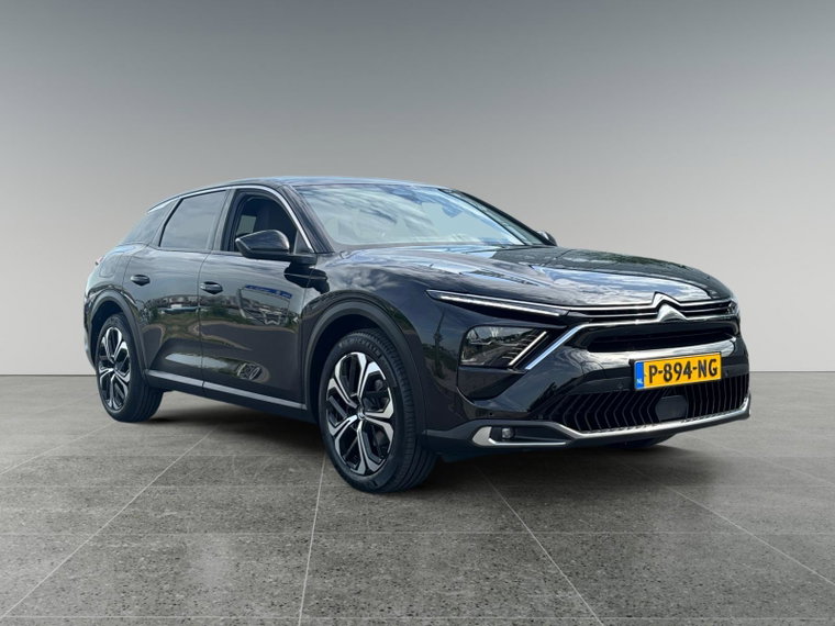 Vehicle Image 6