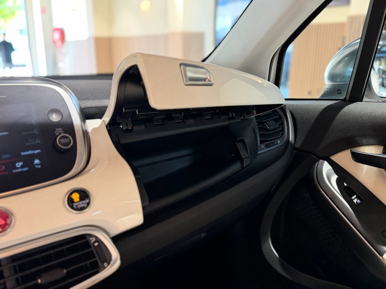 Vehicle Image 36