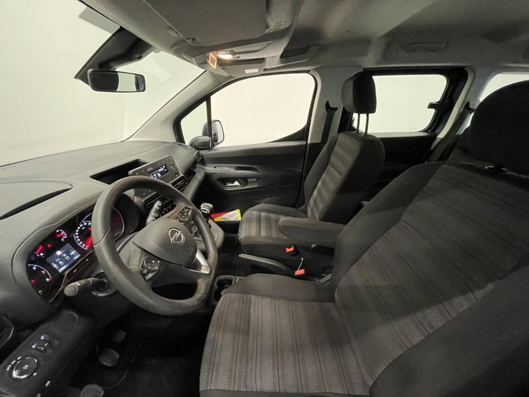 Vehicle Image 14