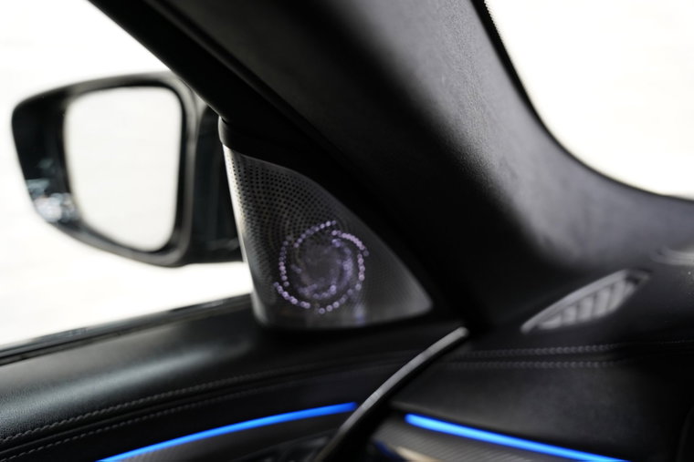 Vehicle Image 32