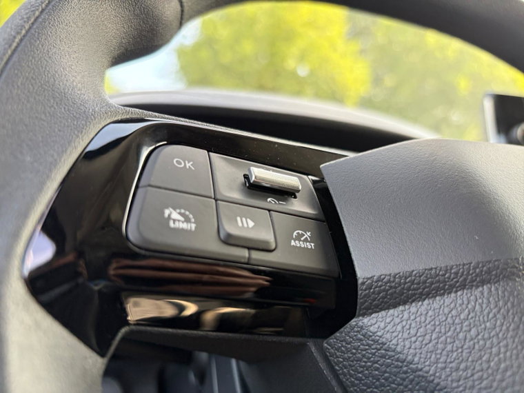 Vehicle Image 32