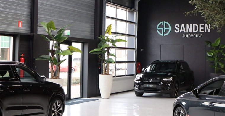 Vehicle Image 9