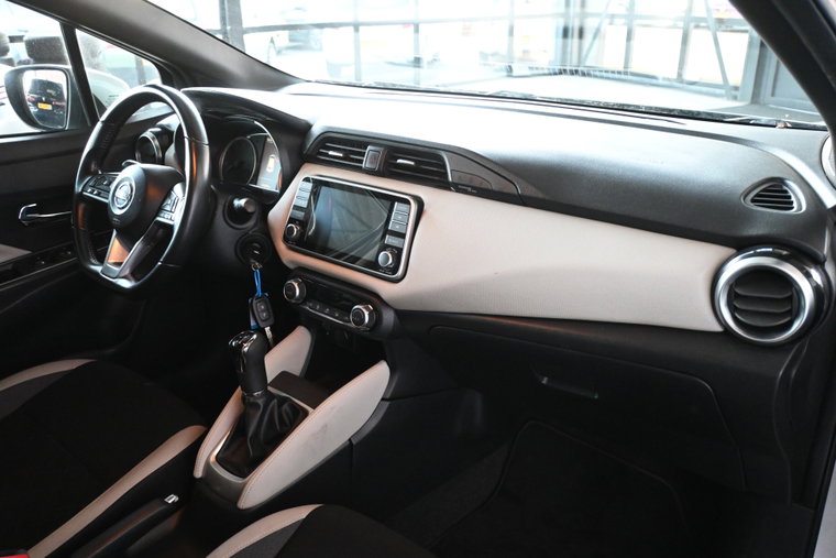 Vehicle Image 19