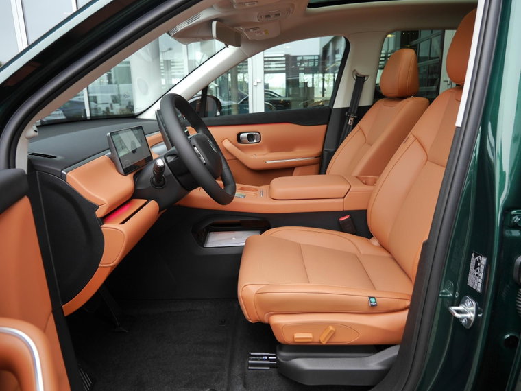 Vehicle Image 8