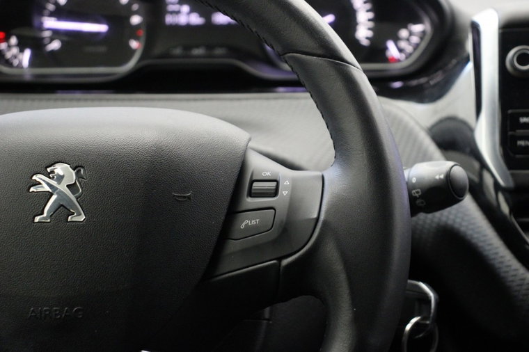 Vehicle Image 23
