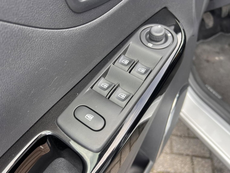 Vehicle Image 37