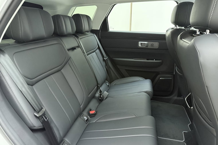 Vehicle Image 16