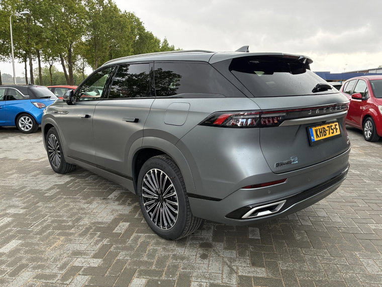 Vehicle Image 6