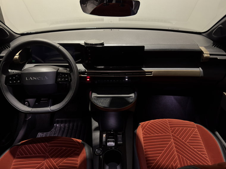 Vehicle Image 33