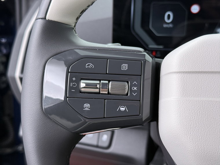 Vehicle Image 26