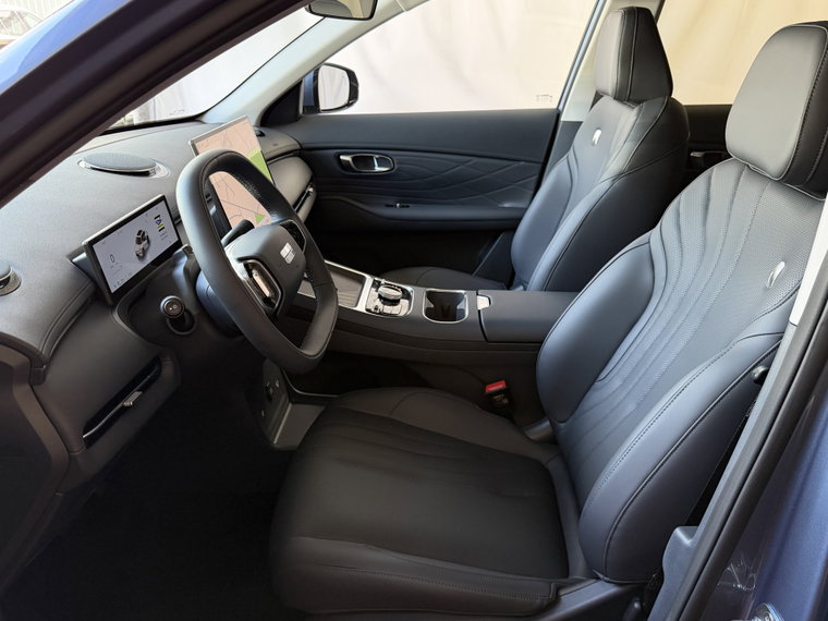 Vehicle Image 16