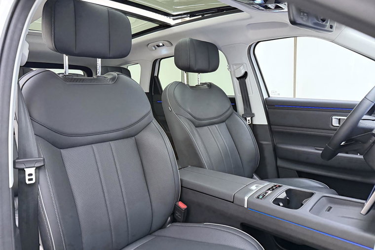 Vehicle Image 14
