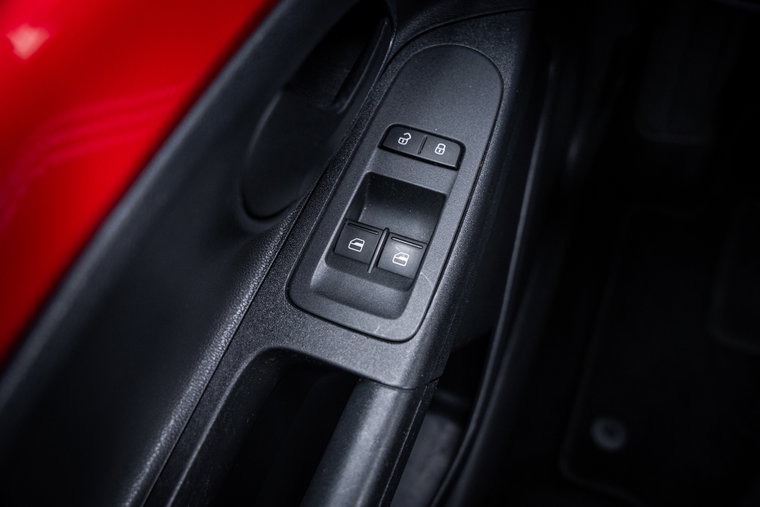 Vehicle Image 25
